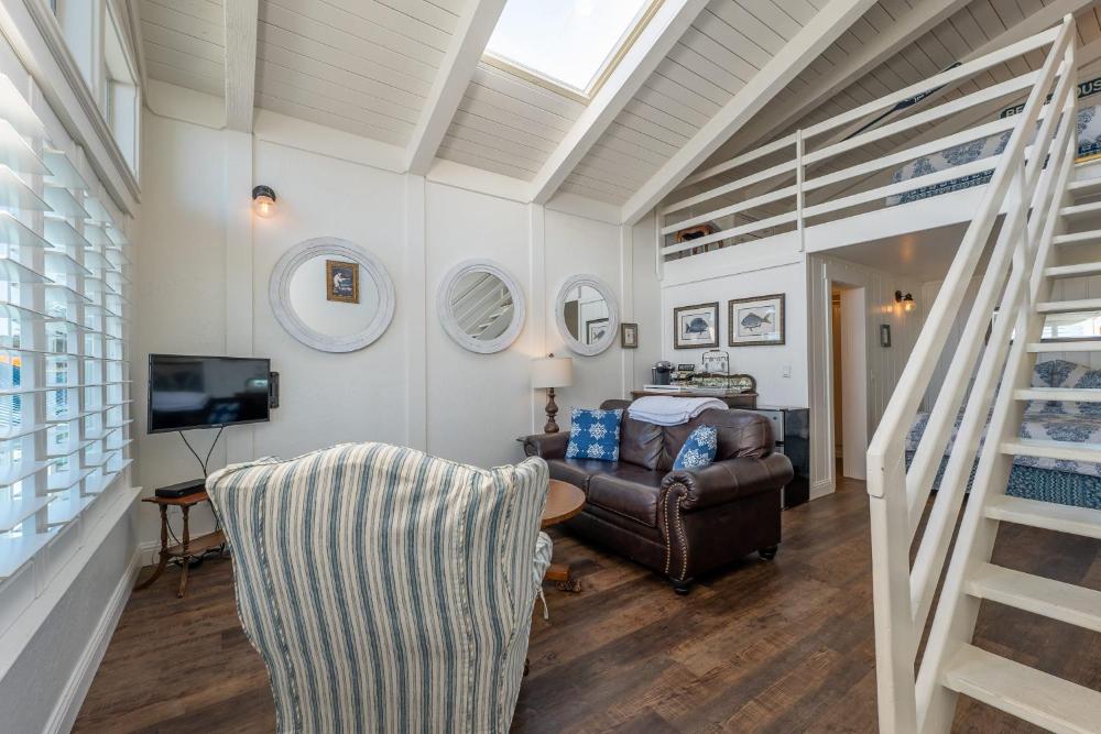 Bandon Marina Inn